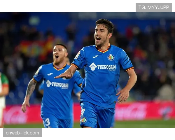 历史回顾:世纪之初瓦伦西亚两夺西甲冠军的战术遗产——快速防反与整体防守 历史回顾:世纪之初瓦伦西亚两夺西甲冠军的战术遗产——快速防反与整体防守